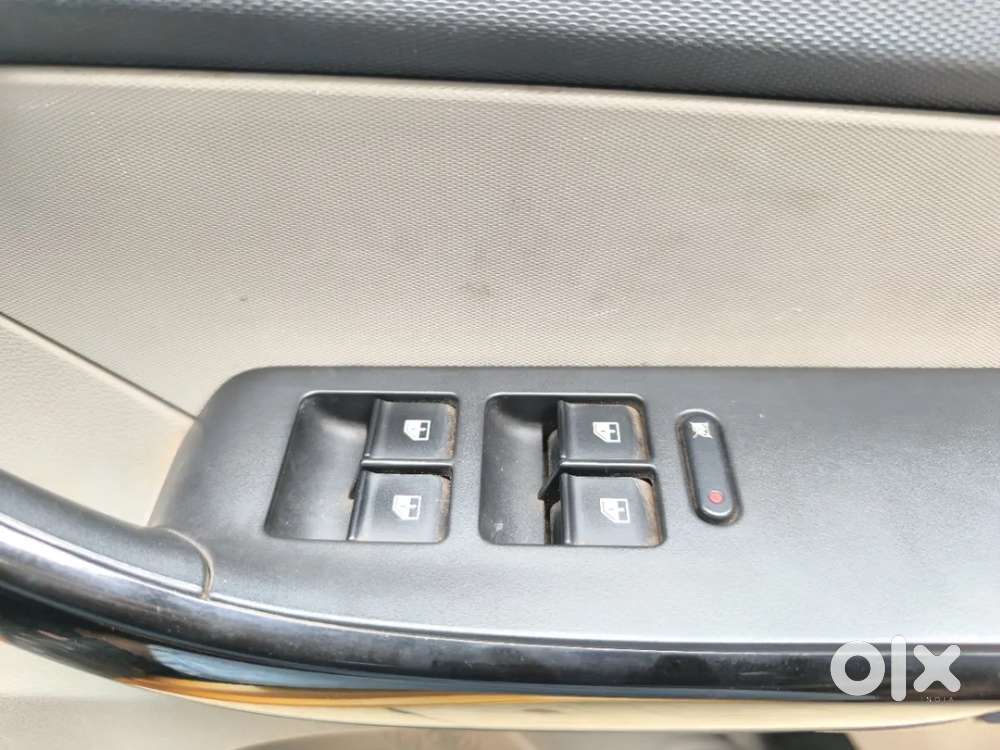 Tata Tiago Xza, 2018, Petrol