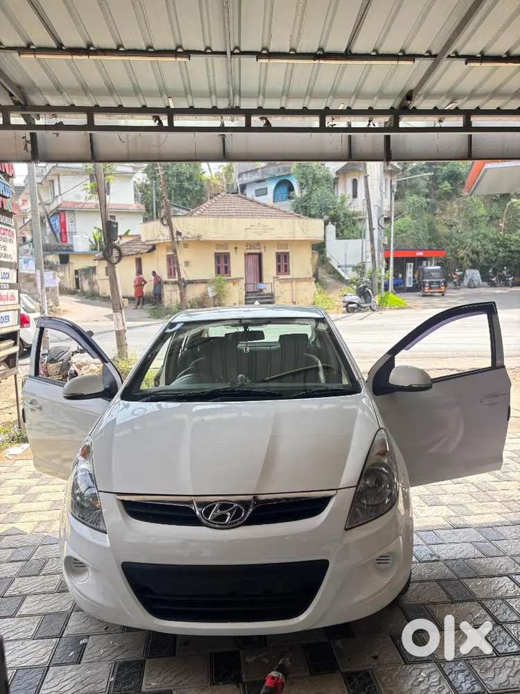 Hyundai I20 2011 Petrol Well Sportz Variant 109000 Km Neat Interior