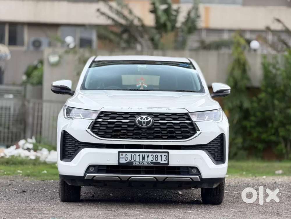 Toyota Innova Hycross 2.0 Vx (o) Hybrid 7 Str, 2025, Petrol