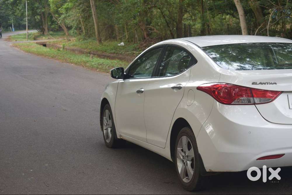 Excellent Condition Hyundai Elantra Diesel White 2013 Model Autogear