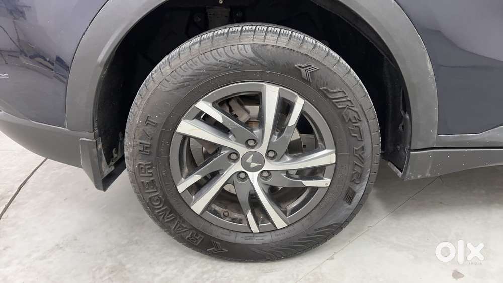 Mahindra Xuv700 2.0 Ax 5 Petrol At Str, 2022, Petrol