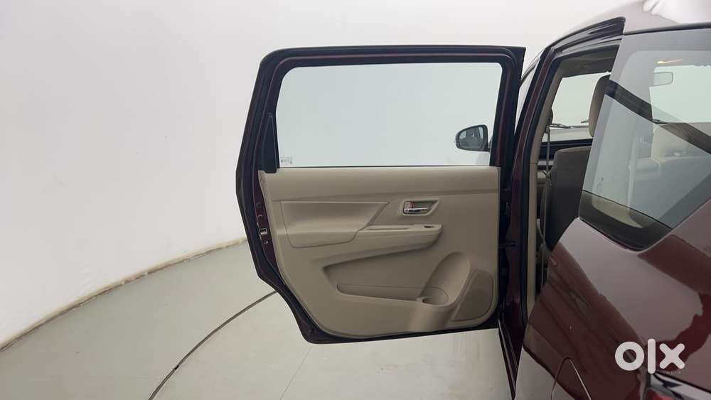 Maruti Suzuki Ertiga Zxi Plus At Shvs, 2022, Petrol