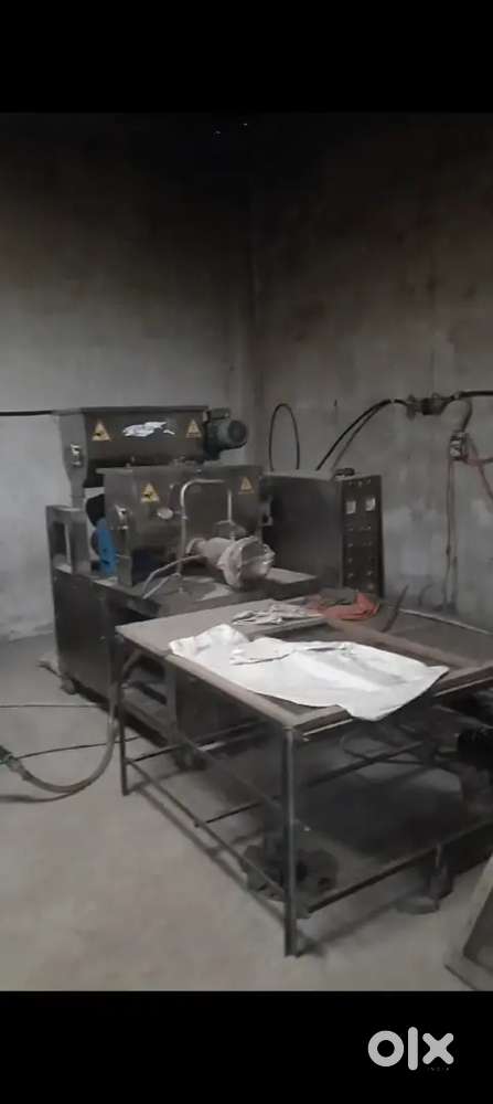 Macrony and pasta machine