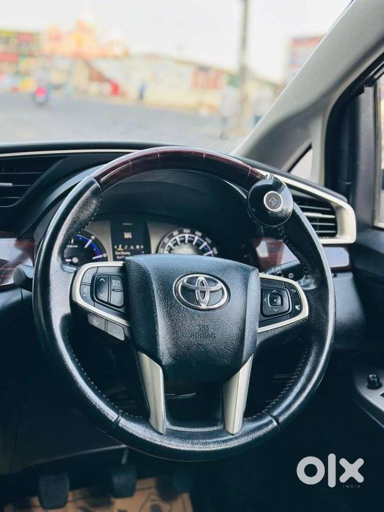 Toyota Innova Crysta 2.4 V, 2016, Diesel