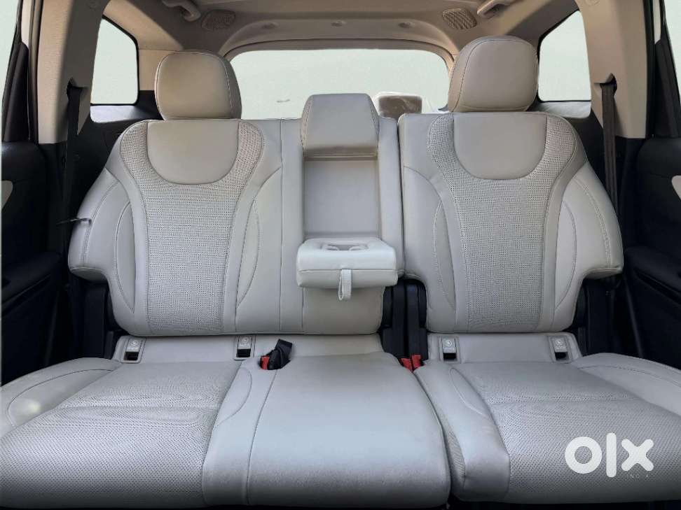 Mahindra Xuv700 2.0 Ax 7 Petrol At Luxury Pack Str, 2025, Petrol