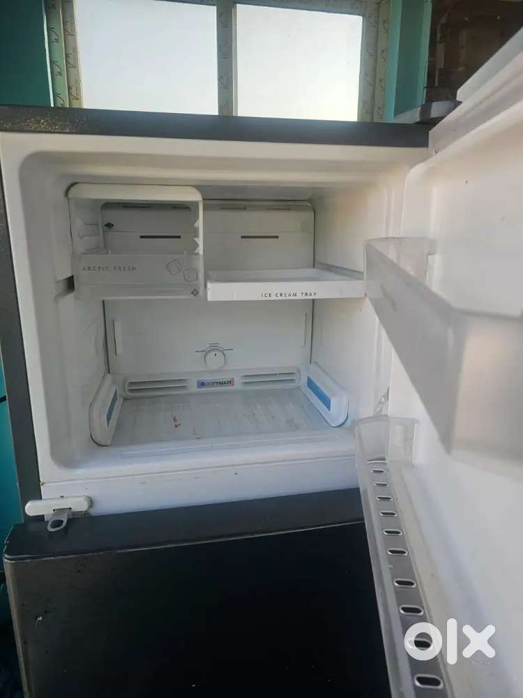 Whirlpool 256 ltrs fridge for sale