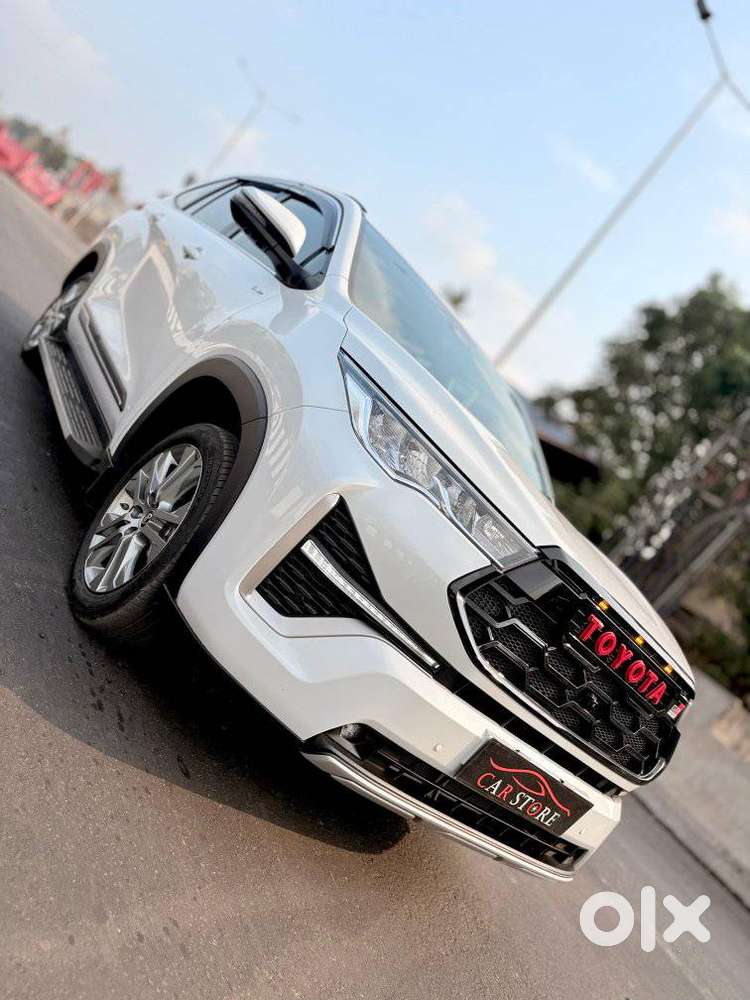 Toyota Innova Hycross 2.0 Zx (o) Hybrid 7 Str, 2025, Petrol