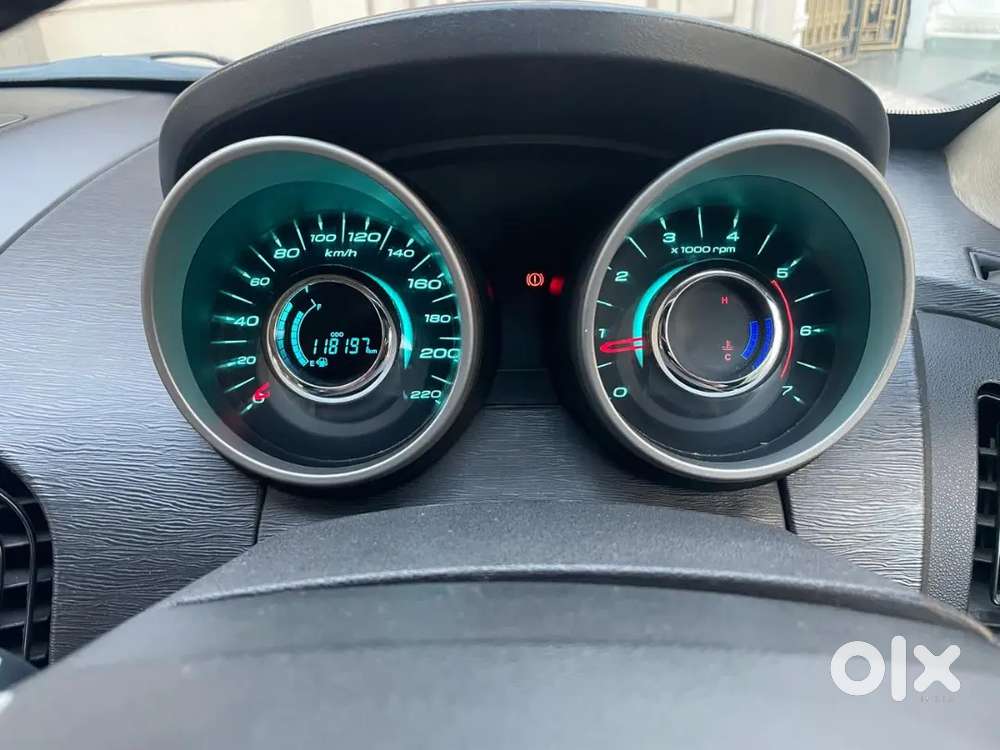 Mahindra Xuv500 2015 Diesel 123000 Km Driven With Sunroof