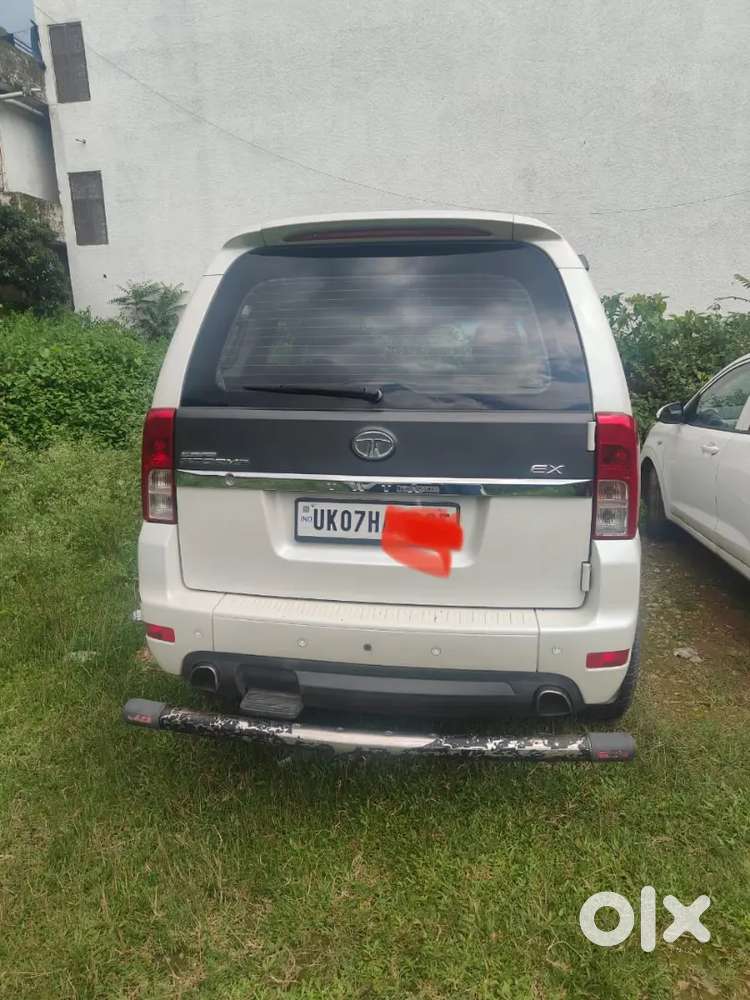 Tata Safari Storme 2015