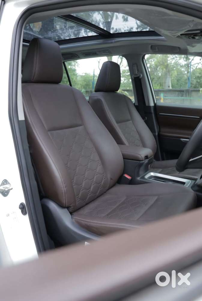 Toyota Innova Hycross 2.0 Zx (o) Hybrid 7 Str, 2025