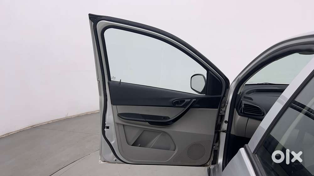 Tata Tiago 1.2 Revotron Xt, 2017, Petrol