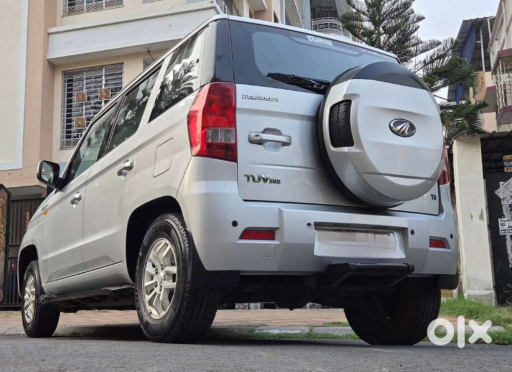 Mahindra Tuv 300 Mhawk100 T8, 2016, Petrol