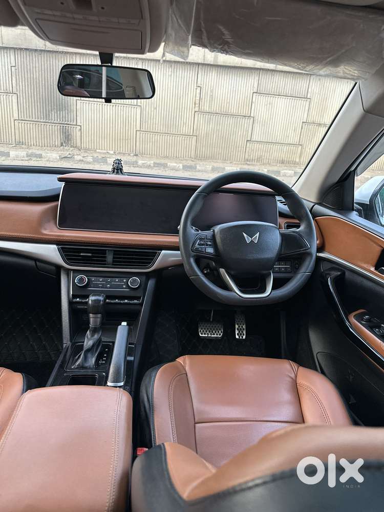 Mahindra Xuv700 2.2 Ax 5 Diesel At Str, 2022, Diesel