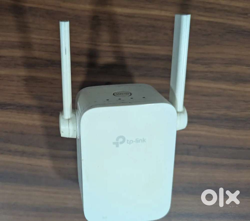 TP-Link | AC1200 WiFi Range Extender RE305