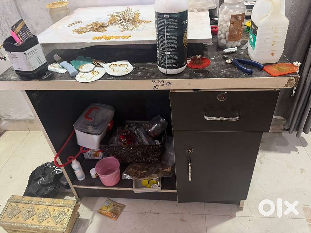 Computer table for sale