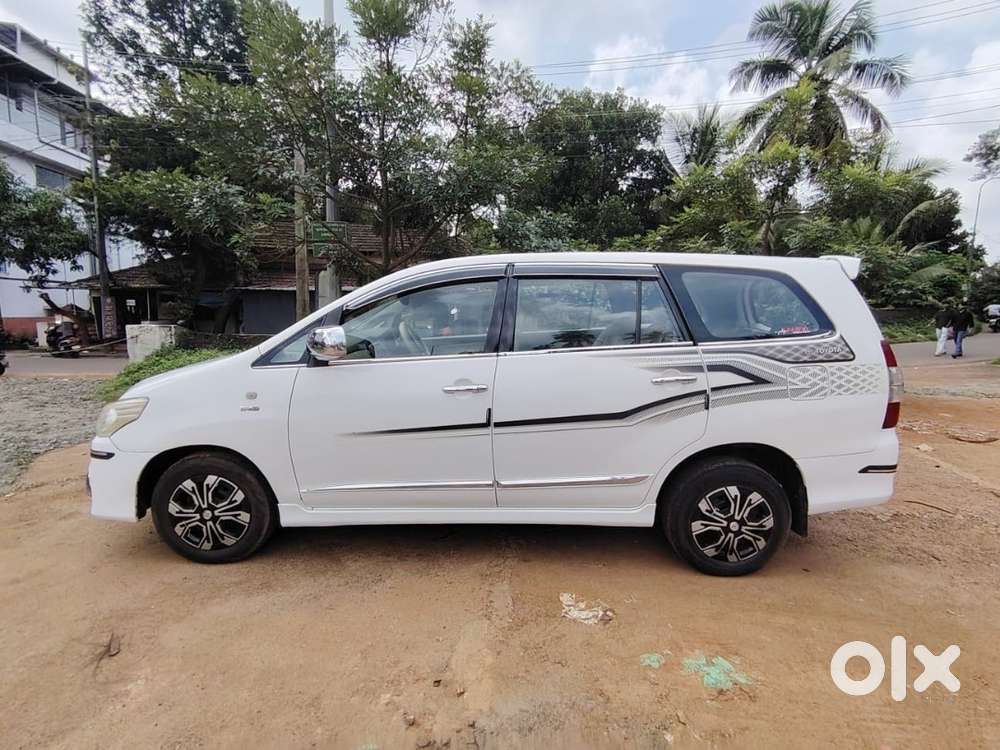 Toyota Innova 2013 Model.low Kilometers