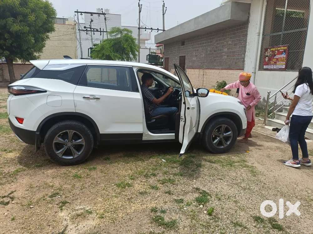 Pure White Army Person Use