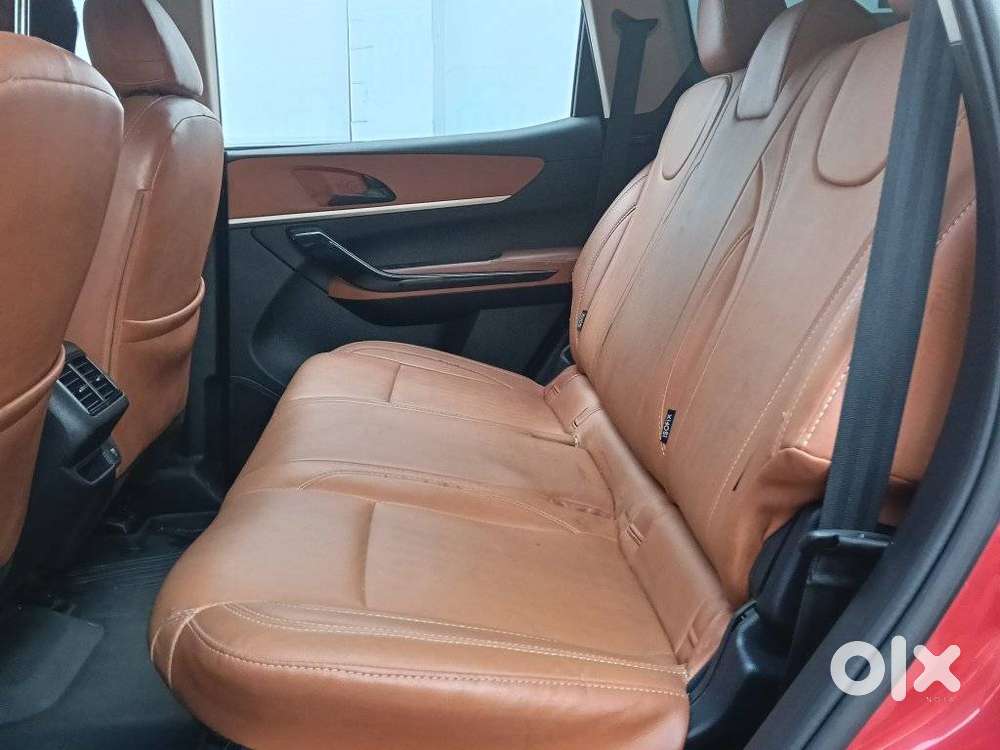 Mahindra Xuv700 2.0 Ax 5 Petrol At Str, 2022, Petrol