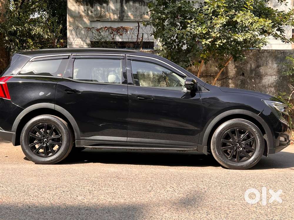 Mahindra Xuv700 2.0 Ax 7 Petrol At Str, 2025, Petrol