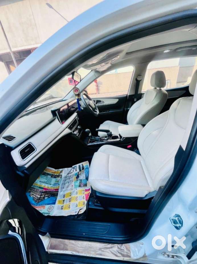 Mahindra Xuv700 2.0 Ax 7 Petrol At Str, 2023, Petrol