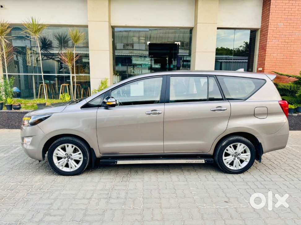 Toyota Innova Crysta 2.8z Automatic, 2016, Diesel