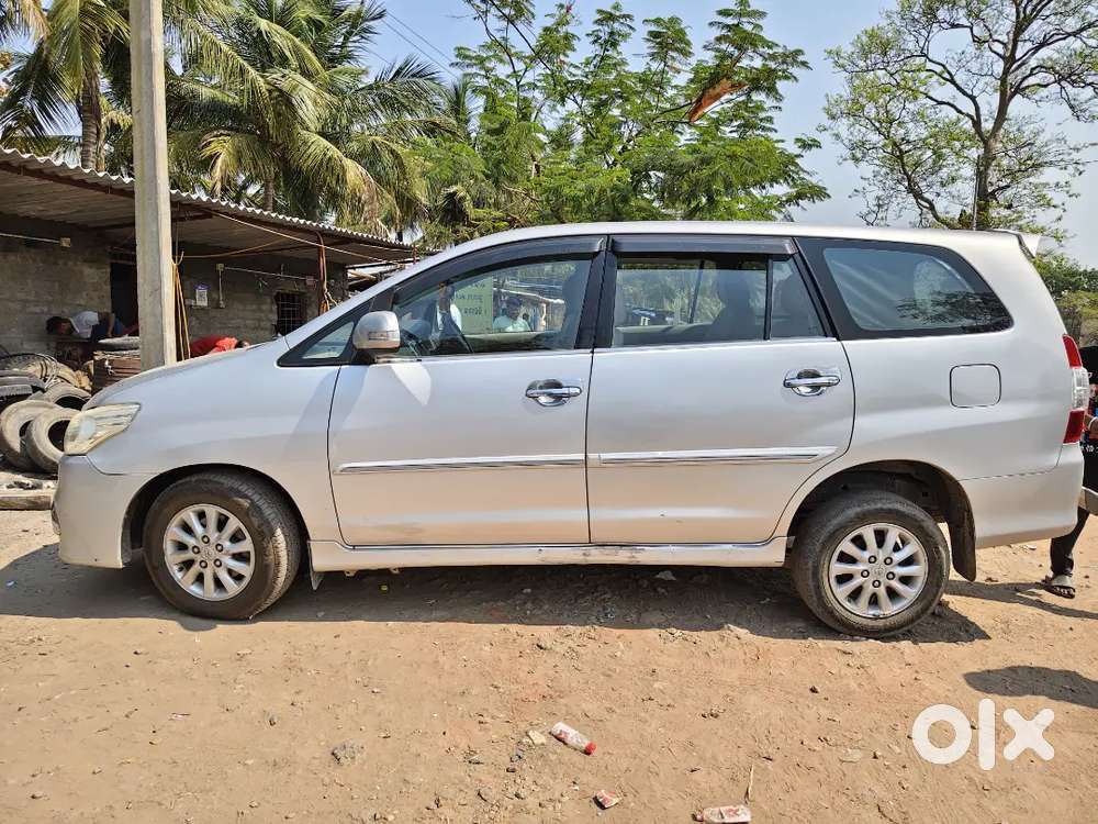 Toyota Innova 2.5 V 2014