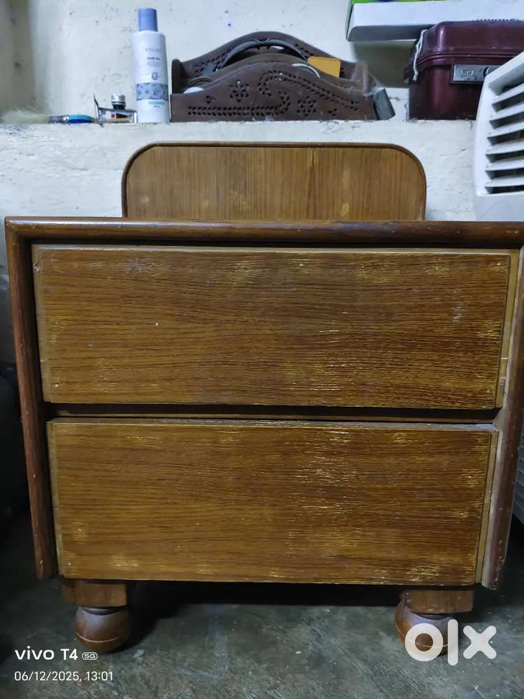 Wooden bedside table - Beds & Wardrobes - 1809970172