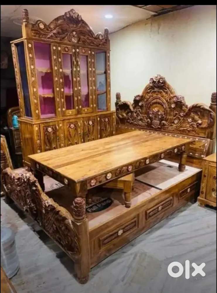 Mujhe furniture ka sab kaam ata hai jo bolo banake dunga all total