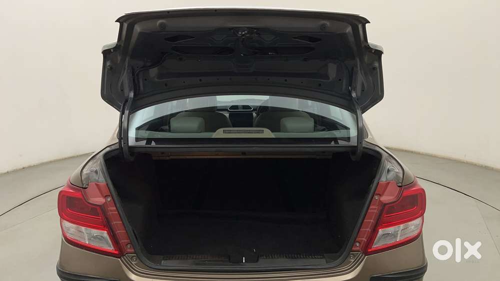 Maruti Suzuki Dzire Vxi Ags, 2022, Petrol