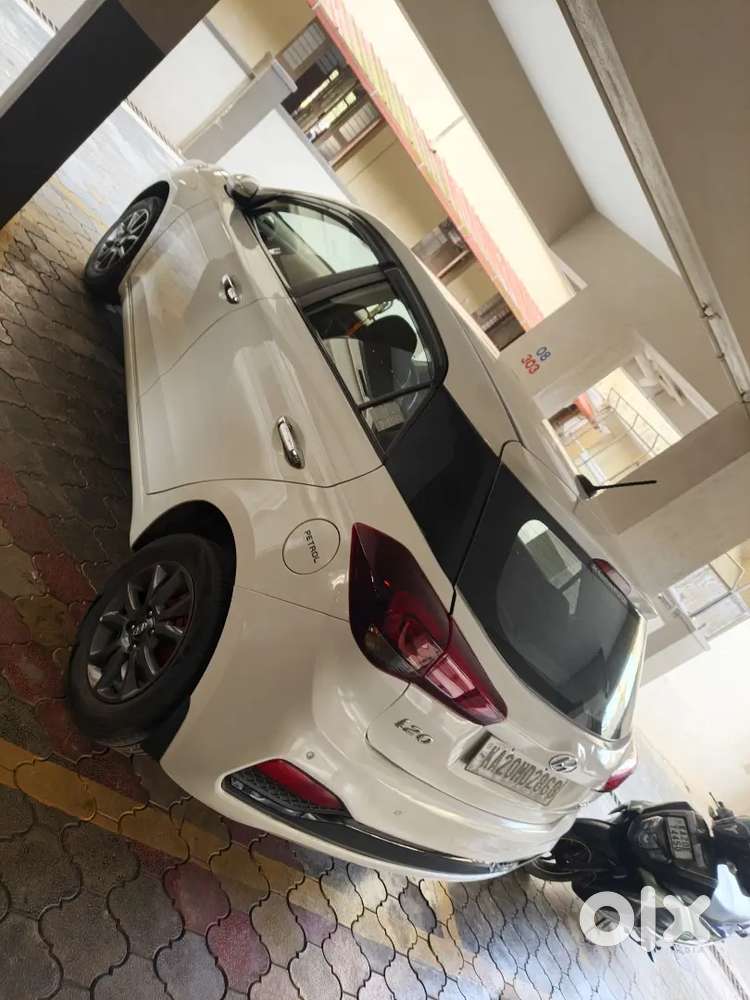 Hyundai I20 2020 Petrol 930000 Km Driven