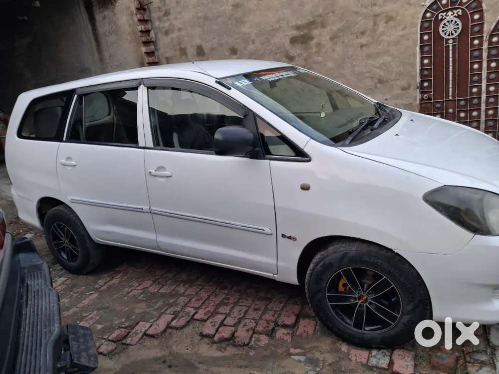 Toyota Innova White Pass 2029