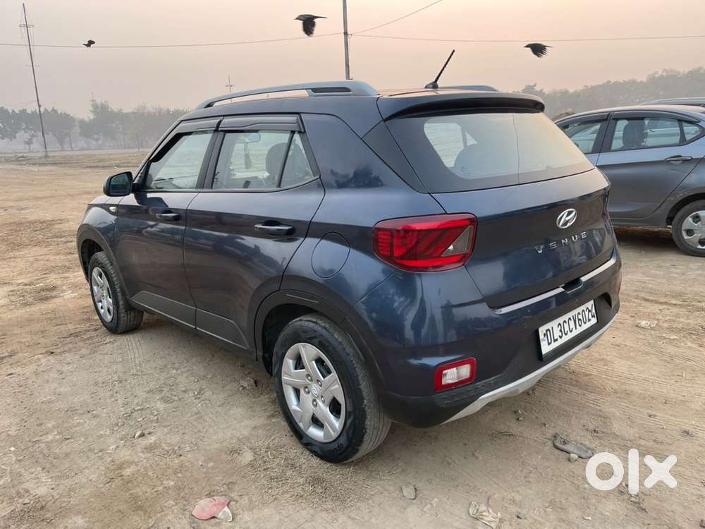 Hyundai Venue 2022 Petrol Well Maintained Complete Service Record