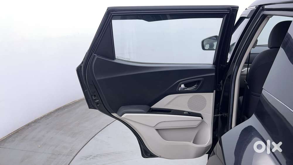 Mahindra Xuv300 W8, 2022, Petrol