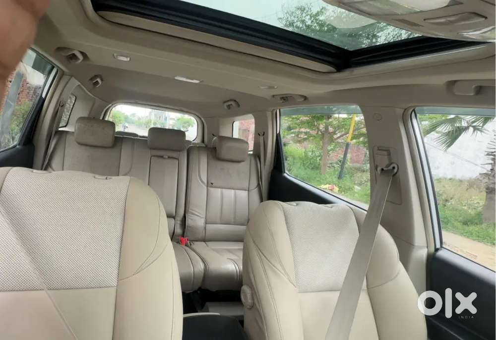 Xuv500 W10 Top Modal With Sunroof Seven Seater Brand New Condition
