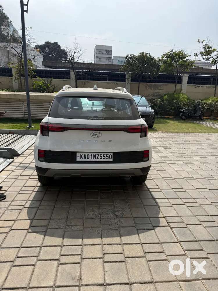 Hyundai Venue 2023 Petrol 9000 Km Driven
