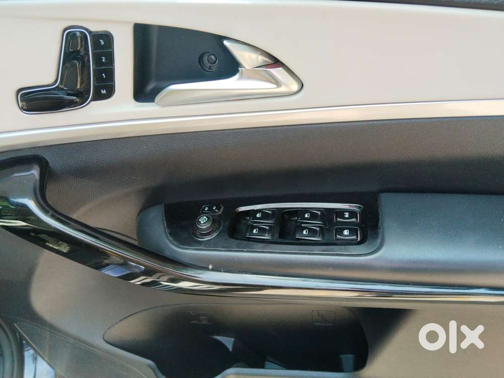 Mahindra Xuv700 2.2 Ax 7 Diesel At Luxury Pack Str, 2023, Diesel