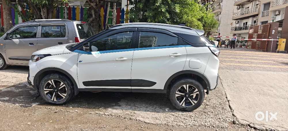 Tata Nexon Ev Max Xz+ Lux With 7.2kw Fast Charger