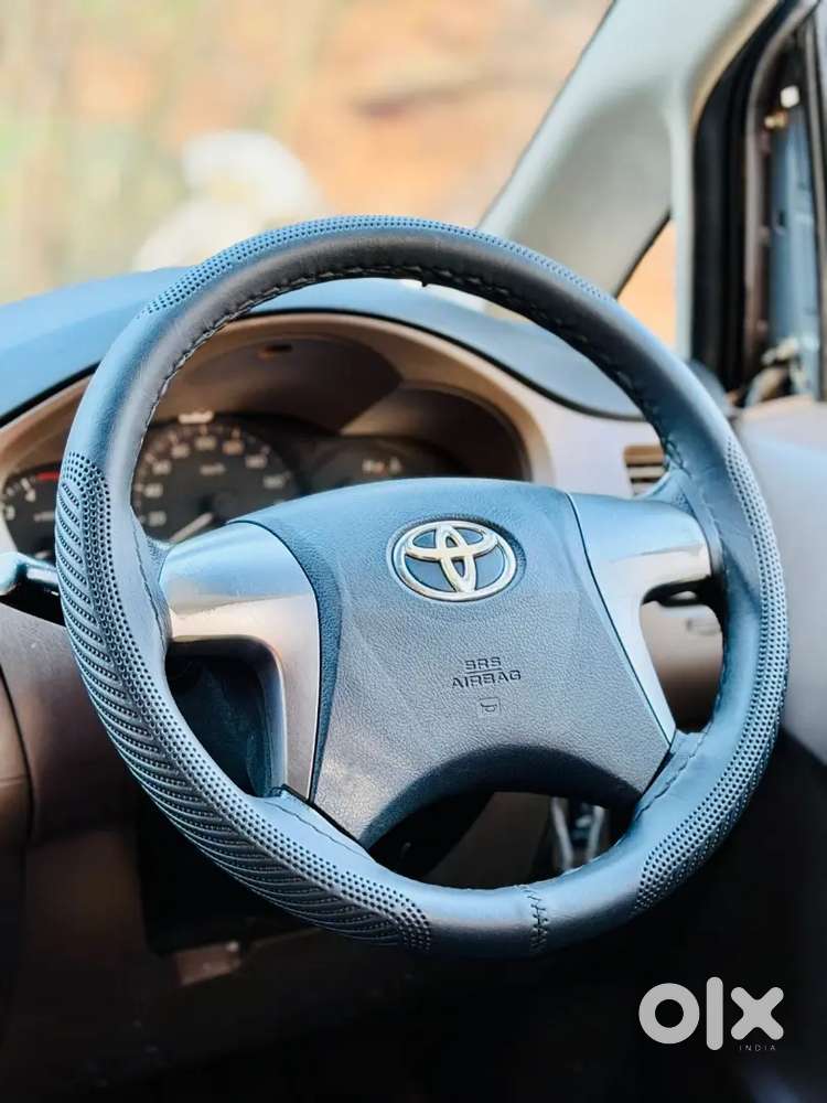 Brand: Toyota 
Model : Innova 2.5g 8seater

Fuel : Deisel :
