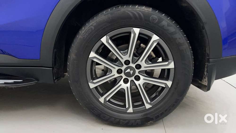 Mahindra Xuv700 2.2 Ax 7 Diesel Mt Luxury Pack Str, 2023, Diesel