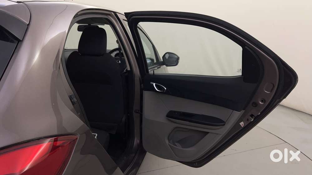 Tata Tiago Xz, 2016, Petrol
