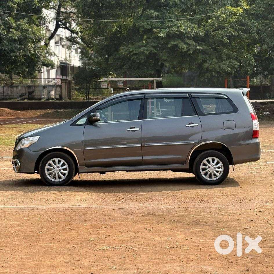 Toyota Innova 2.5 Vx 8 Seater Bs Iv, 2013, Diesel