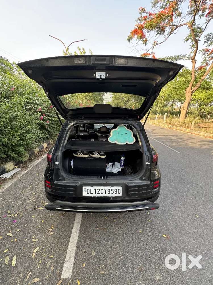 Hyundai Venue 2025 Petrol Well Maintained