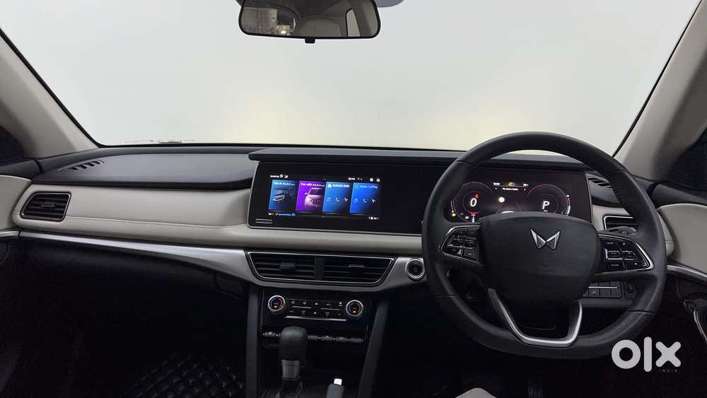 Mahindra Xuv700 2.0 Ax 7 Petrol At Str, 2024, Petrol