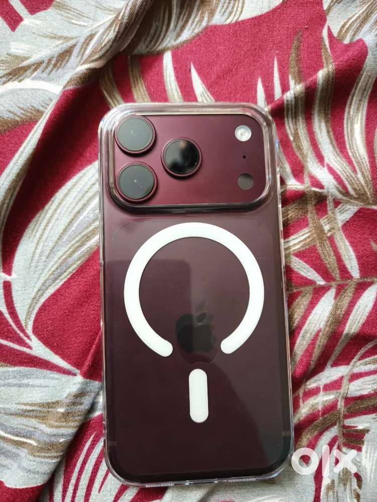 Apple 18 pro burgundy