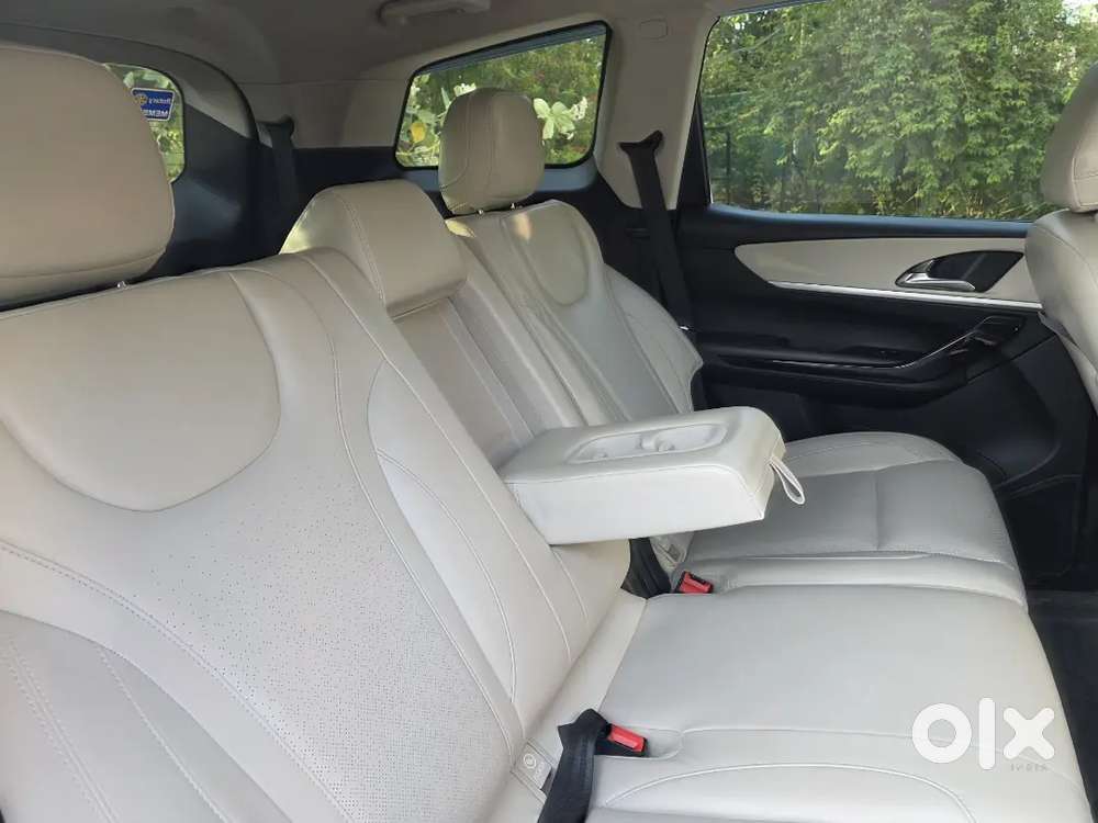 Mahindra Xuv700 2024 Diesel Well Maintained