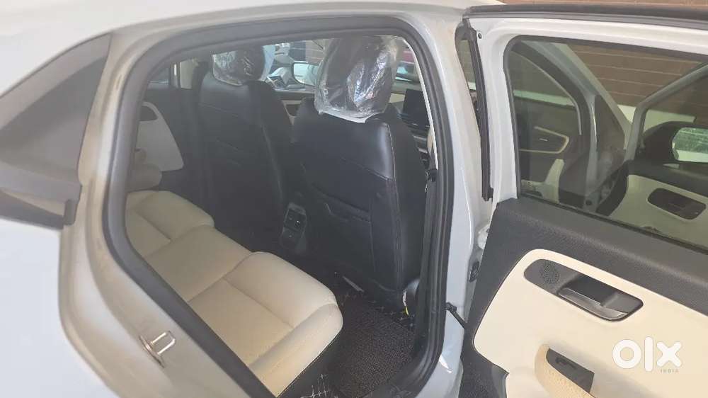 Tata Altroz 2025 Petrol 2700 Km Driven