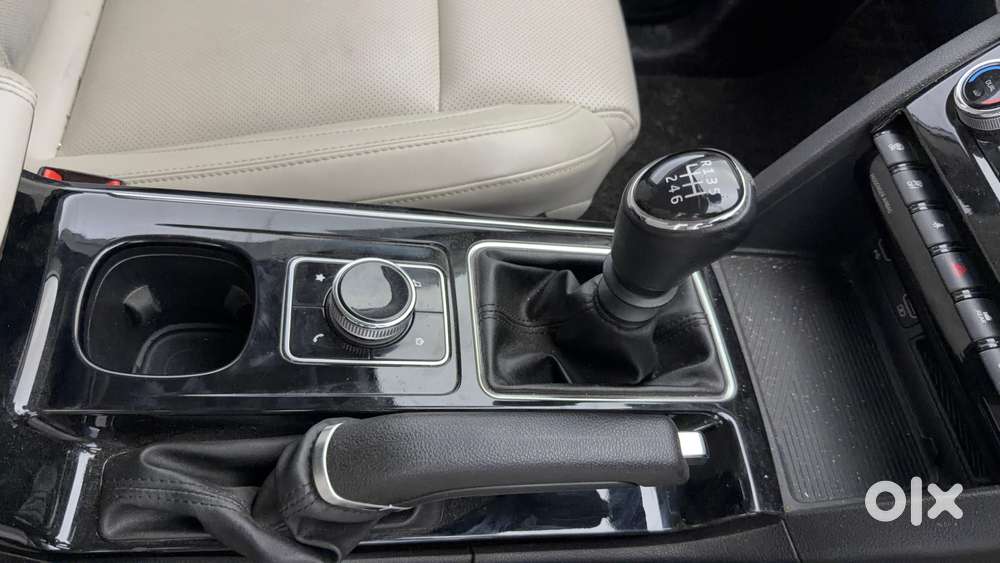 Mahindra Xuv700 2.0 Ax 7 Petrol Mt Str, 2021, Petrol