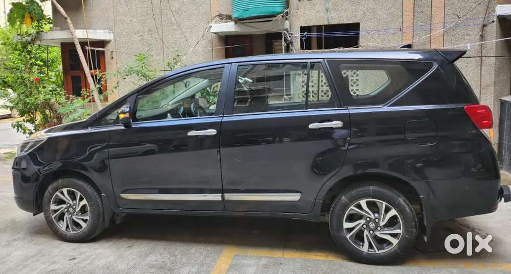 Innova Crysta 2022 Petrol Well Maintained