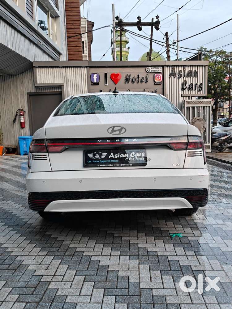 Hyundai Verna 1.5 Sx Petrol Mt, 2023, Petrol
