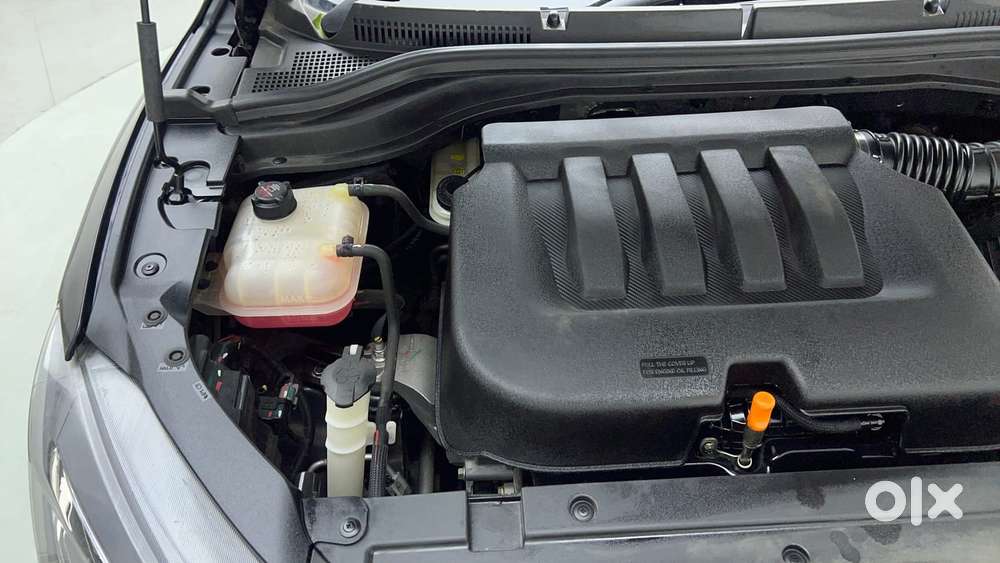 Mahindra Xuv700 2.0 Ax 7 Petrol At Str, 2023, Petrol